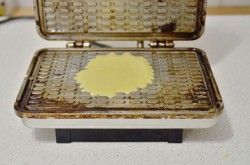 Вафельные трубочки в вафельнице - шаг 7 Вафельные трубочки в вафельнице - шаг 7