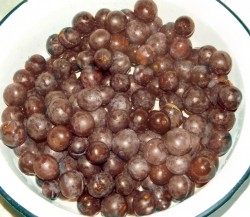 название картинки Варенье из алычи с косточками на зиму