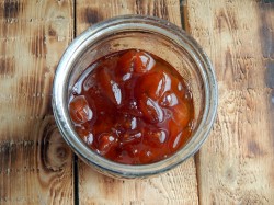 название картинки Варенье из алычи с косточками на зиму