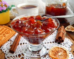 название картинки Варенье из алычи с косточками на зиму