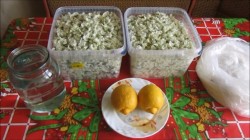 Варенье из цветков белой акации с лимоном (акациевый мёд) - шаг 3 Варенье из цветков белой акации с лимоном (акациевый мёд) - шаг 3