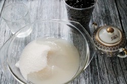 Варенье пятиминутка из черной смородины - шаг 3