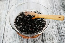 Варенье пятиминутка из черной смородины - шаг 5
