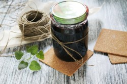 Варенье пятиминутка из черной смородины - шаг 8