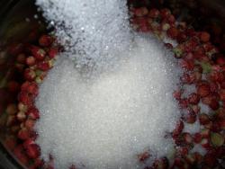 Варенье земляника с сахаром - шаг 3 Варенье земляника с сахаром - шаг 3