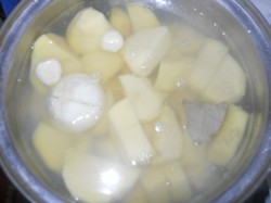 Вареники с картошкой и укропом - шаг 2 Вареники с картошкой и укропом - шаг 2