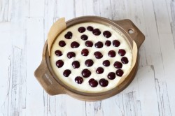 Ватрушка с вишней