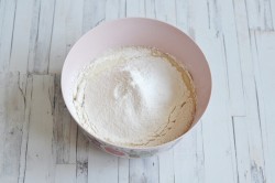 Ватрушка с вишней