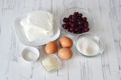 Ватрушка с вишней