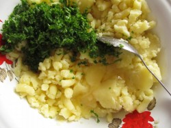 Ватрушки картофельные с курицей - шаг 4 Ватрушки картофельные с курицей - шаг 4