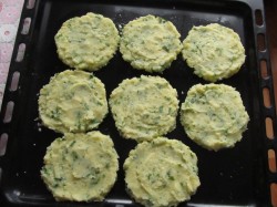 Ватрушки картофельные с курицей - шаг 6 Ватрушки картофельные с курицей - шаг 6