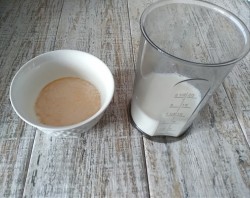 Ватрушки с повидлом из дрожжевого теста - шаг 2