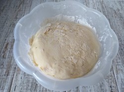 Ватрушки с повидлом из дрожжевого теста - шаг 6