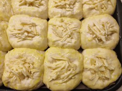 Ватрушки с сыром в духовке - шаг 12 Ватрушки с сыром в духовке - шаг 12