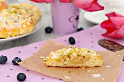 название картинки Ватрушки с яблочной начинкой и штрейзелем