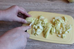 название картинки Ватрушки с яблочной начинкой и штрейзелем