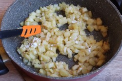 название картинки Ватрушки с яблочной начинкой и штрейзелем