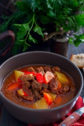 Гуляш венгерский классический из говядины