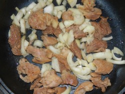 Суп гуляш с говядиной и овощами