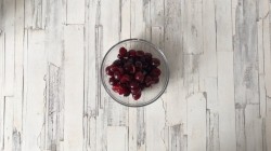 название картинки Вишневый крамбл с миндалем