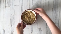 название картинки Вишневый крамбл с миндалем