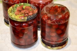 Вишня в собственном соку с сахаром на зиму