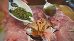 Вкусная курица запечённая с фруктами и овощами