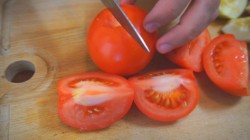 Вкусная курица запечённая с фруктами и овощами