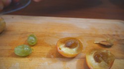 Вкусная курица запечённая с фруктами и овощами