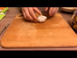 Сырная намазка с чесноком на хлеб за 3 минуты