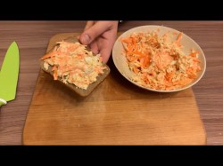 Сырная намазка с чесноком на хлеб за 3 минуты