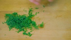 Пицца из кабачка с томатами и куриной грудкой на сковородке