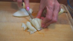 Закрытый грушевый пирог на кефире к чаю