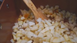 Закрытый грушевый пирог на кефире к чаю