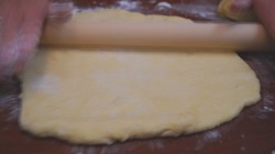 Закрытый грушевый пирог на кефире к чаю