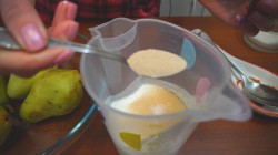 Закрытый грушевый пирог на кефире к чаю