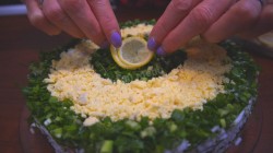 Салат с морской капустой рисом сайрой