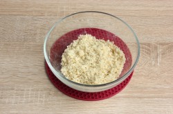 название картинки Пирог с черносливом курагой и орехами трехслойный