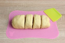 название картинки Пирог с черносливом курагой и орехами трехслойный