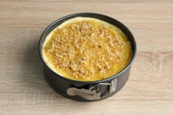 название картинки Пирог с черносливом курагой и орехами трехслойный