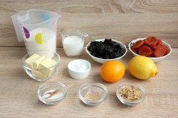 название картинки Пирог с черносливом курагой и орехами трехслойный