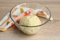 название картинки Пирог с черносливом курагой и орехами трехслойный