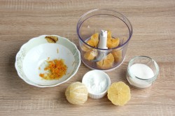 название картинки Пирог с черносливом курагой и орехами трехслойный