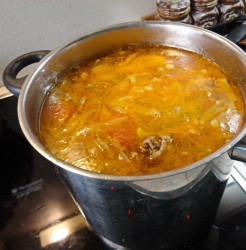 Вкусные щи с курицей из свежей капусты