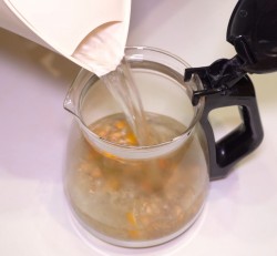 Вкусный и полезный имбирный чай с лимоном и ромашкой - шаг 5 Вкусный и полезный имбирный чай с лимоном и ромашкой - шаг 5