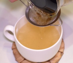 Вкусный и полезный имбирный чай с лимоном и ромашкой - шаг 7 Вкусный и полезный имбирный чай с лимоном и ромашкой - шаг 7