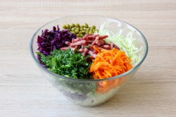 Вкусный салат из фиолетовой капусты