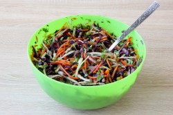 Вкусный салат из фиолетовой капусты