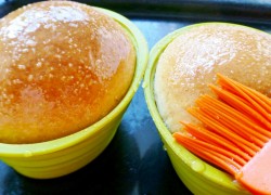 Кулич на сухих дрожжах с персиками