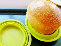 Кулич на сухих дрожжах с персиками